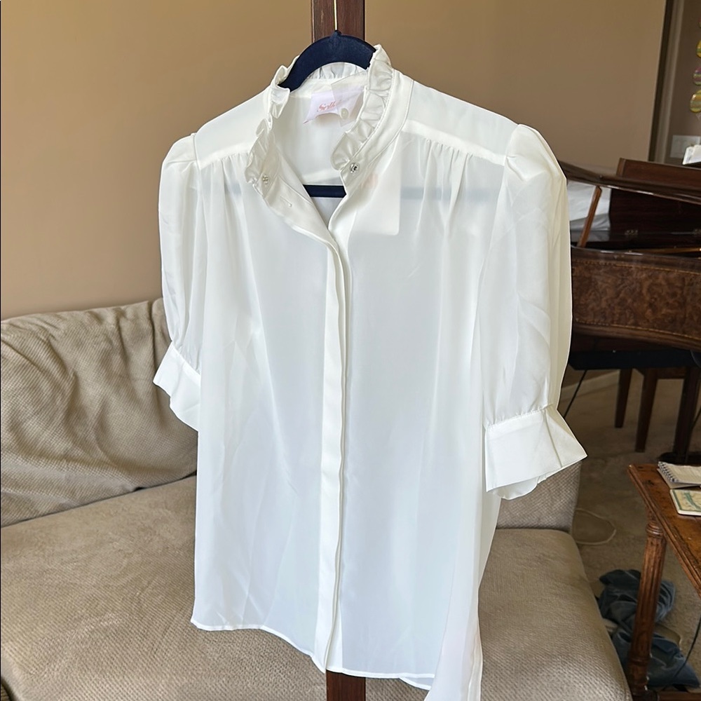 Elegant White Blouse with Ruffled Collar